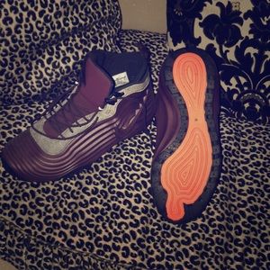 Sz 11 men’s NIKE had them on once